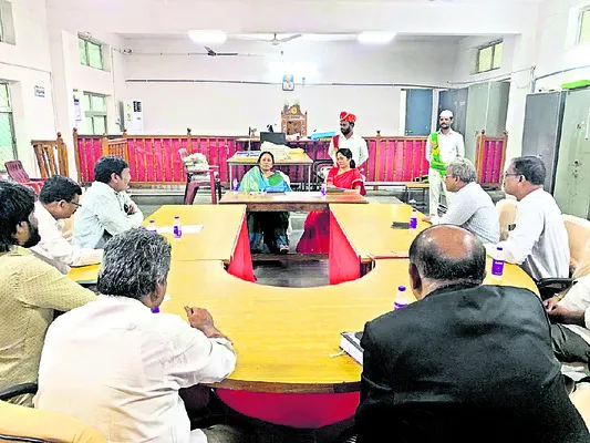 మధ్యవర్తులతోనే సమస్యల పరిష్కారం