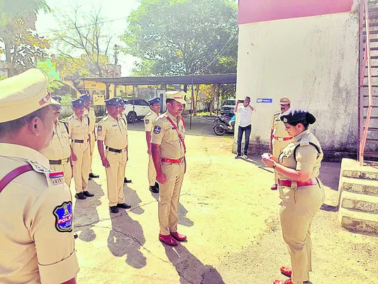 నేరాల అదుపునకు   కృషి చేయాలి