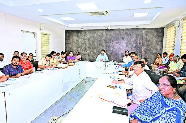 రోడ్డు ప్రమాదాలు నివారించాలి