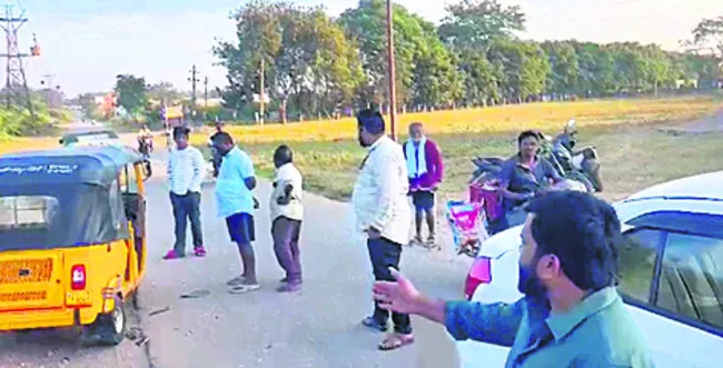 రోడ్డు ప్రమాదంలో  పలువురికి గాయాలు