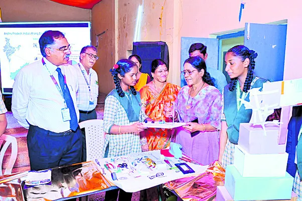 విద్యార్థుల కెరీర్‌ దిశా నిర్దేశానికి కెరీర్‌ ఎక్స్పో 