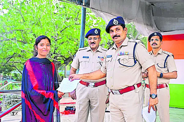 అంకిత భావంతో విధులు నిర్వర్తించాలి 