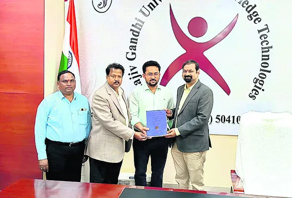 ట్రిపుల్‌ ఐటీ అసిస్టెంట్‌  ప్రొఫెసర్‌కు డాక్టరేట్‌
