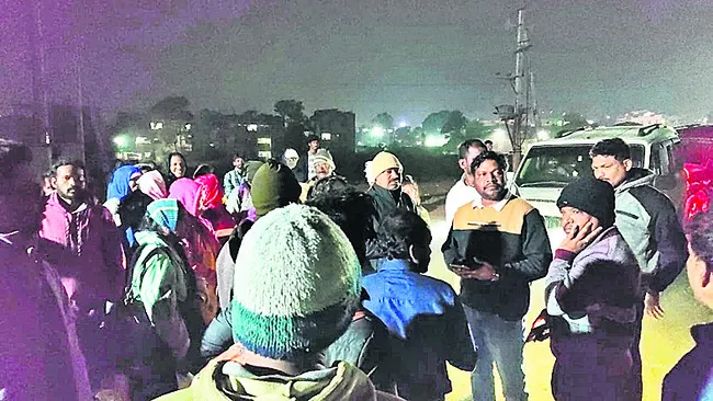 సమయపాలన పాటించని బస్సులు.. తప్పని అవస్థలు