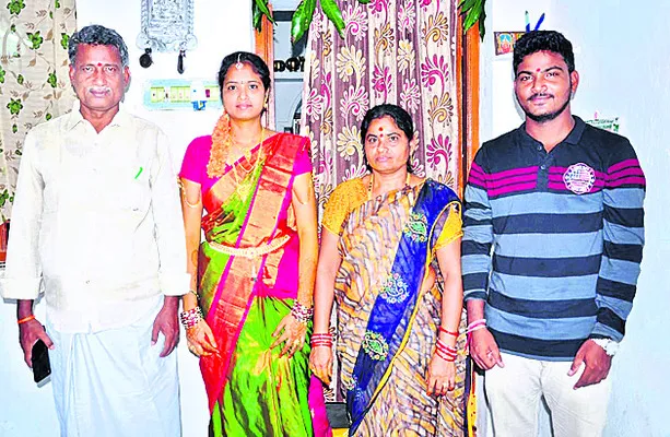 ఇద్దరి పిల్లలకూ  సచివాలయ కొలువు  
