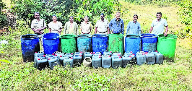 సారా తయారీ కేంద్రాలపై దాడి