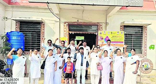 బకాయి వేతనాలు చెల్లించాలి
