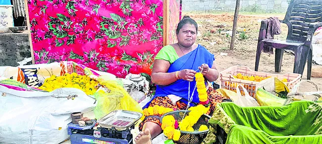 అతివకు ఆసరా