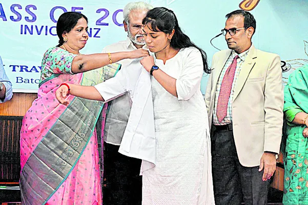 సిద్ధార్థలో ఘనంగా   వైట్‌ కోట్‌ వేడుకలు 
