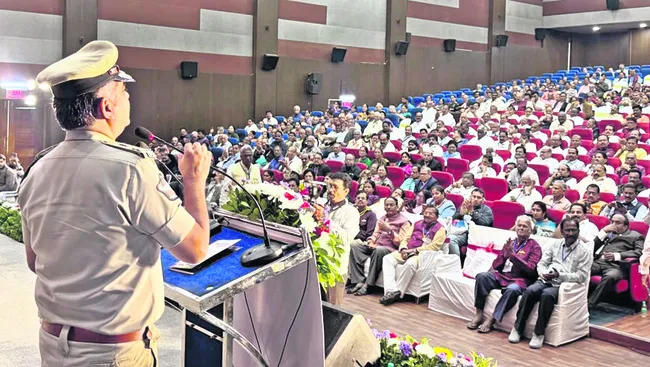 నడకతో ఆరోగ్యం : సీపీ