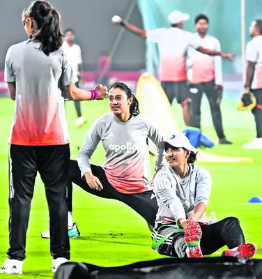 నేడే ‘మహిళా’ పోరు 