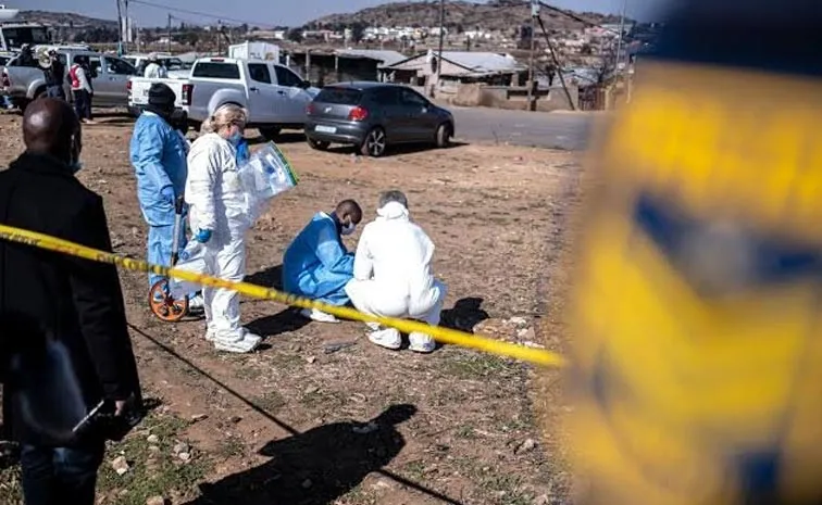 దక్షిణాఫ్రికాలో కాల్పులు.. 10 మంది మృతి