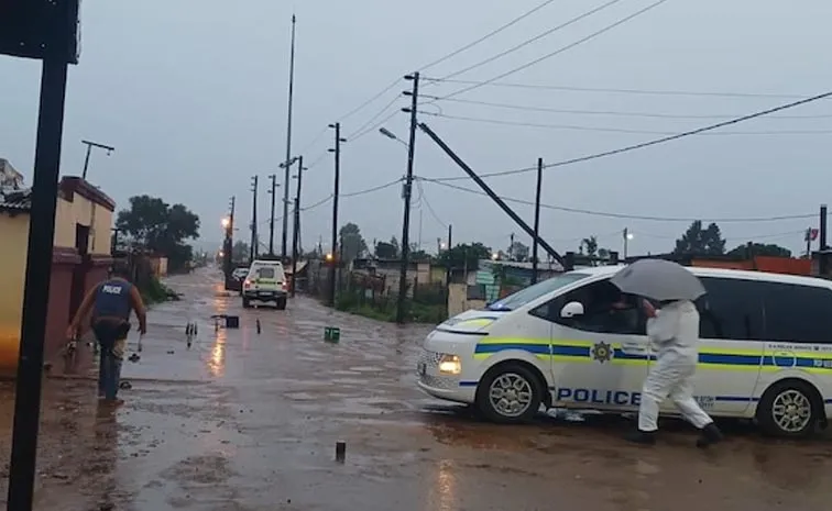 దక్షిణాఫ్రికాలో కాల్పులు.. 10 మంది మృతి