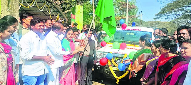 అరకు ఎంపీ చొరవతో పది అంబులెన్సులు 