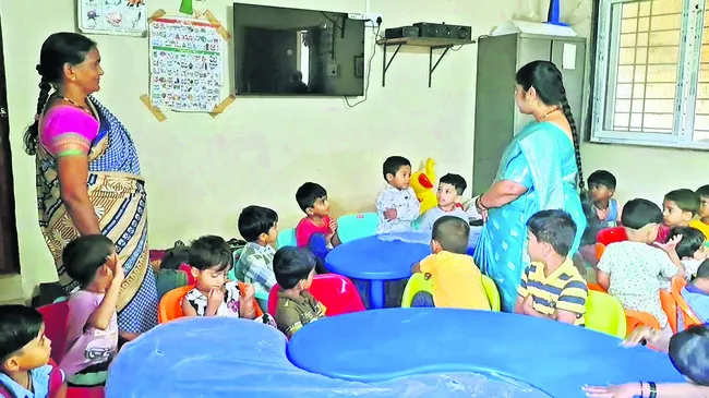 భర్త ఎమ్మెల్యే.. భార్య అంగన్‌వాడీ