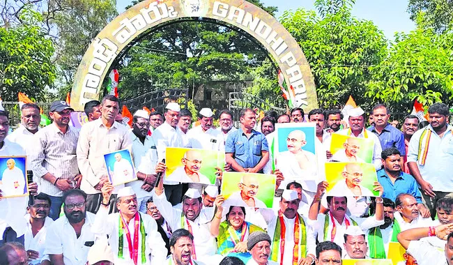 గాంధీ పేరంటే ఎందుకంత వణుకు