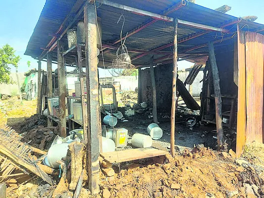 తోషం తండాలో ఇల్లు దగ్ధం
