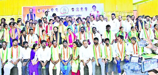 గ్రామాల అభివృద్ధికి కృషిచేయాలి