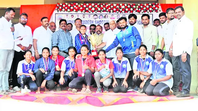 రాష్ట్రస్థాయి షూటింగ్‌ బాల్‌ పోటీల్లో అనకాపల్లి బాలికల ప్రతిభ 