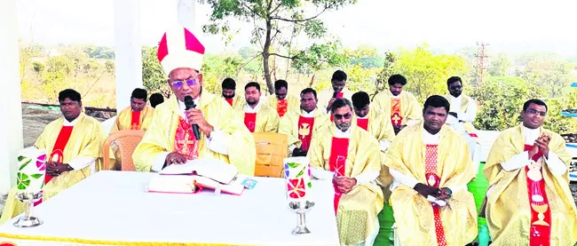 విశ్వాసంతో క్రీస్తును ఆరాధించాలి