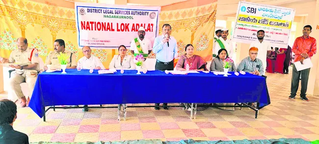 రాజీమార్గంలో కేసులు పరిష్కరించుకోవాలి 