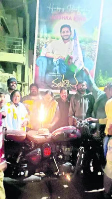 కాలి బూడిదైన పదెకరాల పంట 