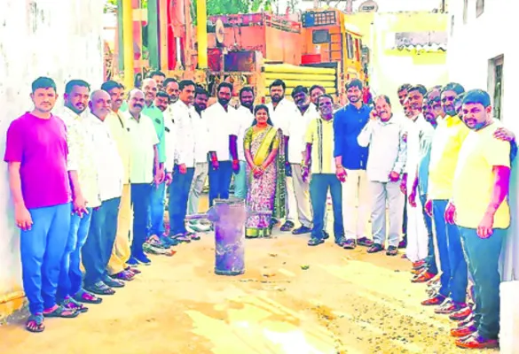 ప్రమాణం చేయక ముందే హామీ నిలబెట్టుకుని 
