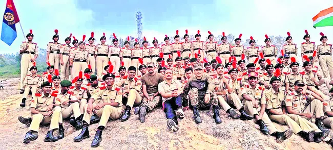 హార్సిలీహిల్స్‌పైకి ఎన్‌సీసీ విద్యార్థుల ట్రెక్కింగ్‌ 