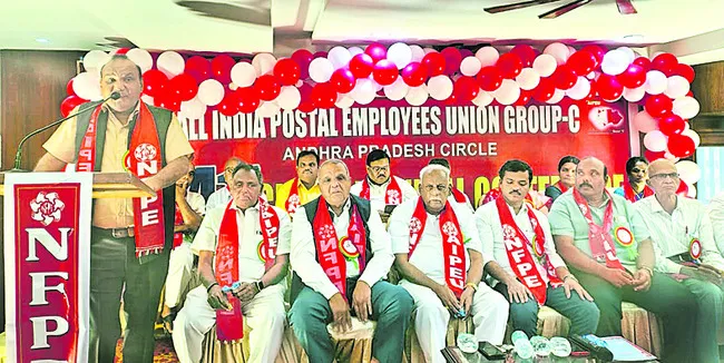 తపాలా ఉద్యోగుల సమస్యలపై పోరాటంలో కీలకపాత్ర 