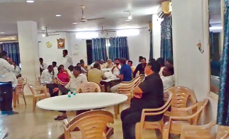 మంత్రి పార్థసారథి ఇలాకాలో జోరుగా పేకాట