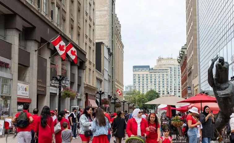 కెనడా కీలక నిర్ణయం : వారి వీసాలను నిలిపివేసింది!