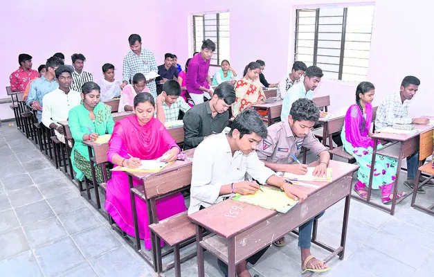 పది పరీక్షలపై రగడ