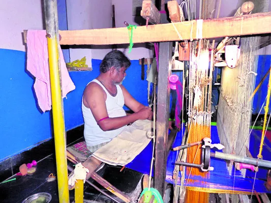 ఆ‘ధారం’ తెగుతోంది!