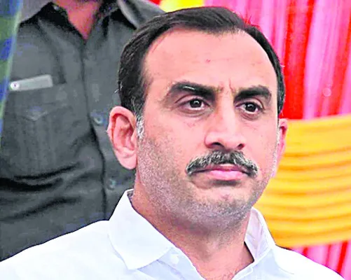 వాసు పోస్టింగ్‌.. ఊస్టింగ్‌! 