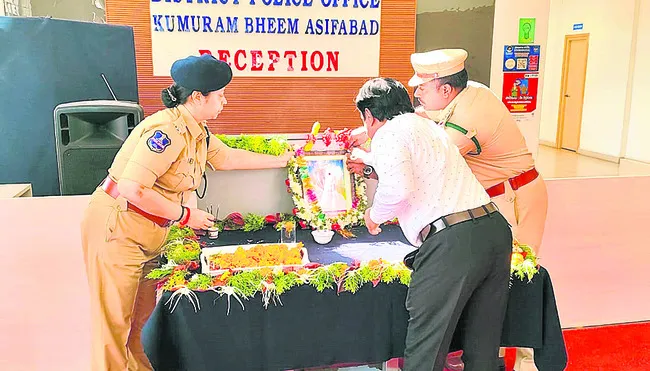 మాజీ మంత్రి వెంకటస్వామికి నివాళి
