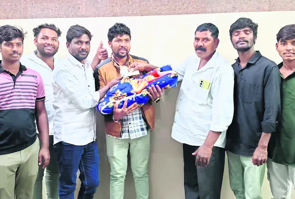 సర్పంచ్‌గా బాధ్యతలు.. తొలిరోజే హామీల అమలు 