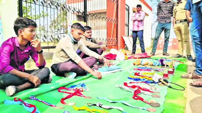 మట్టిలో మాణిక్యం.. గుర్తింపు దక్కని వైనం