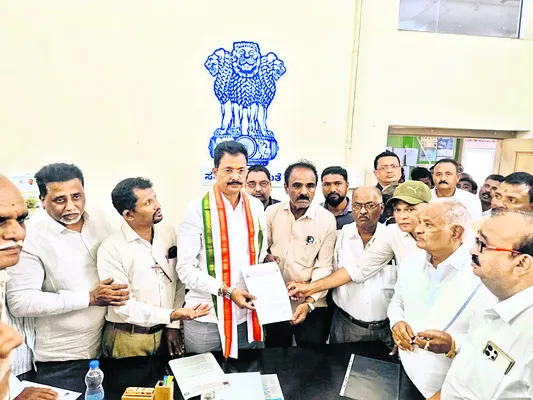 రైల్వే డిమాండ్లు పరిష్కరించండి 