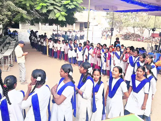 విరిసిన విజ్ఞానం... మెరిసిన ప్రయోగం 