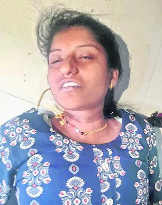 కుటుంబ కలహాలతో వివాహిత ఆత్మహత్య