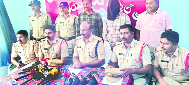 ఉంగరం కోసమే హత్య 