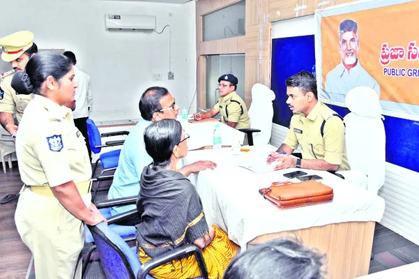 ఫిర్యాదుల పరిష్కారంపై ప్రత్యేక దృష్టి