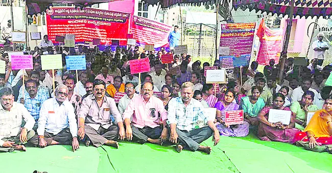 సమస్యలు పరిష్కరించే వరకూ పోరాటం 