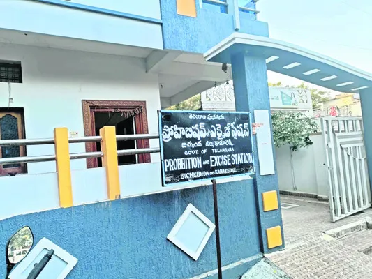 అద్దె భవనాల్లో కొనసాగుతున్న పలు కార్యాలయాలు