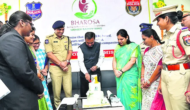 ● జిల్లా ప్రధాన న్యాయమూర్తి ఎస్‌.శివకుమార్‌