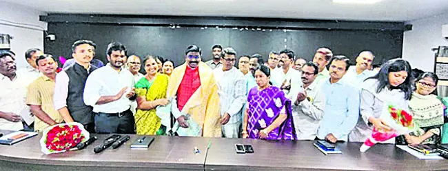 రాష్ట్రానికి ఆదర్శంగా మన్యం జిల్లా