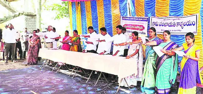 టెంటు సాక్షిగా ప్రమాణ స్వీకారం