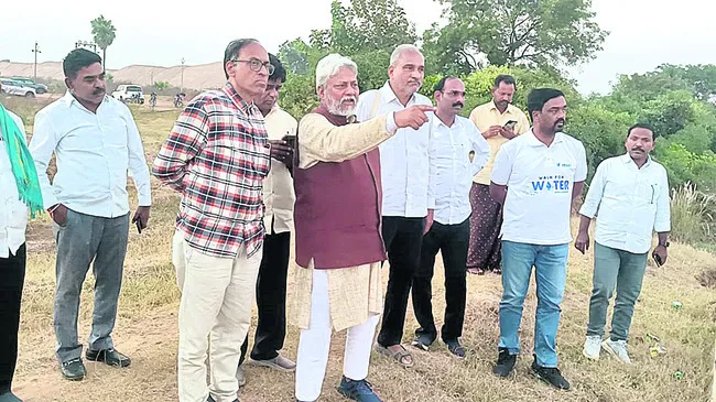 నీటి ప్రాజెక్టుల రక్షణ బాధ్యత ప్రభుత్వమే తీసుకోవాలి 