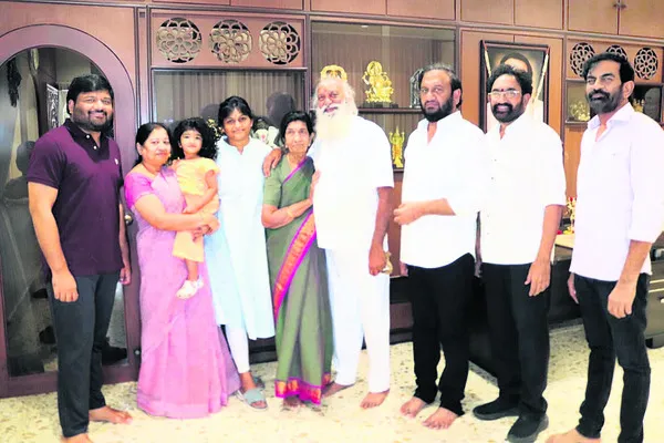 నల్లపరెడ్డి నివాసానికి జేసీ 
