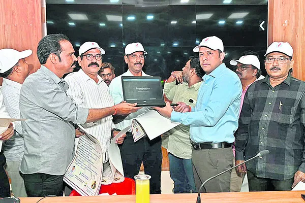 విద్యుత్‌ సమస్యల పరిష్కారానికి ‘కరెంటోళ్ల జనబాట’